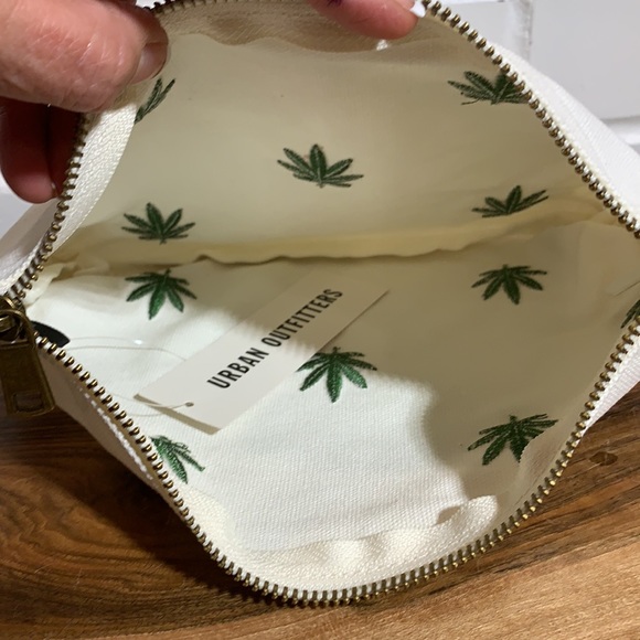 UO EXCLUSIVE EMBROIDERED ZIPPER POUCH **NWT** - Picture 5 of 5